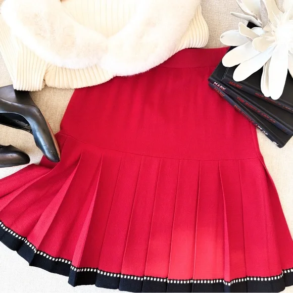 St John Knit Red Pleated Skirt - Picture 2 of 6